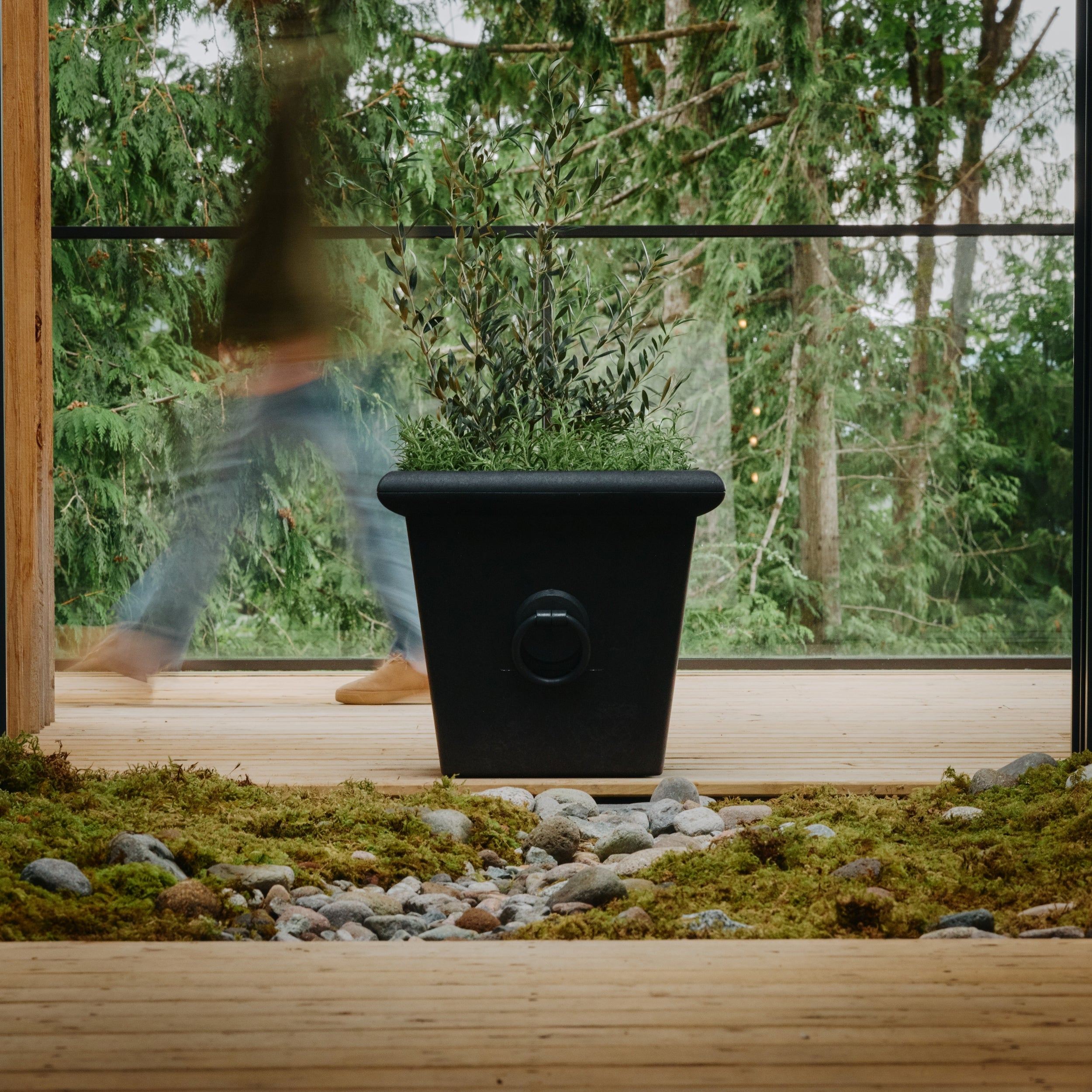 Piazza 23" W x 20" Planter